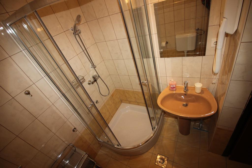 Nikola Apartment