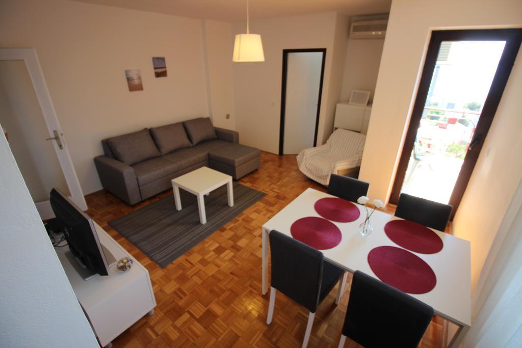 Nikola Apartment